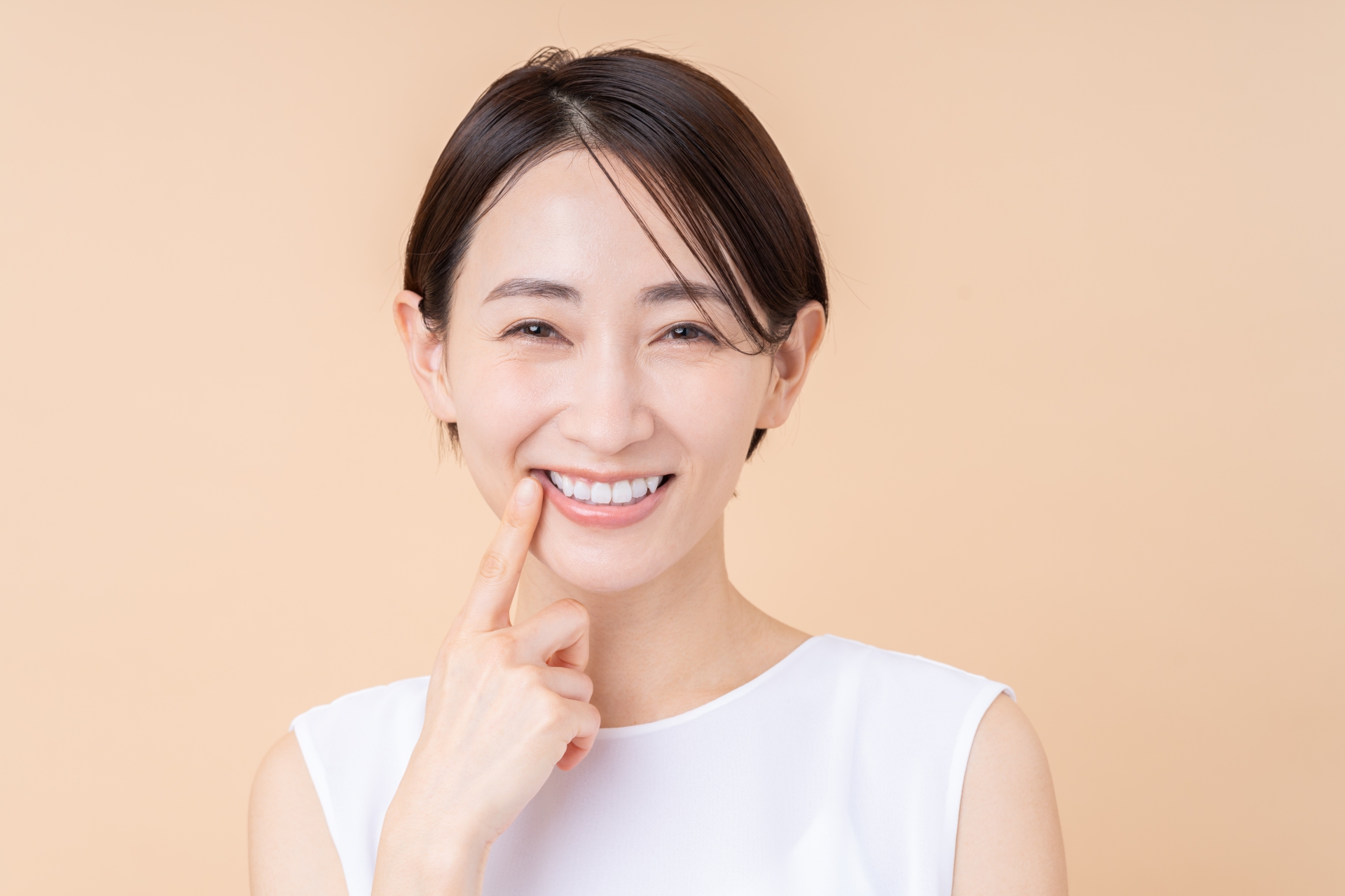 歯の白さから、笑顔にもっと自信を